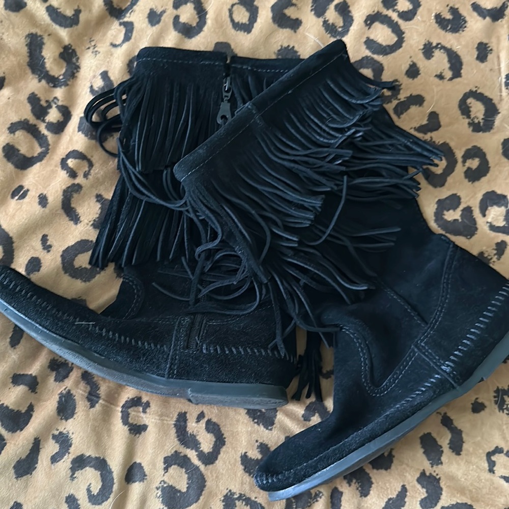 Minnetonka Black Mid Calf Boot- size 8